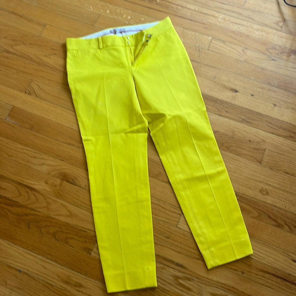 Banana Republic size 4 short Sloan yellow pants